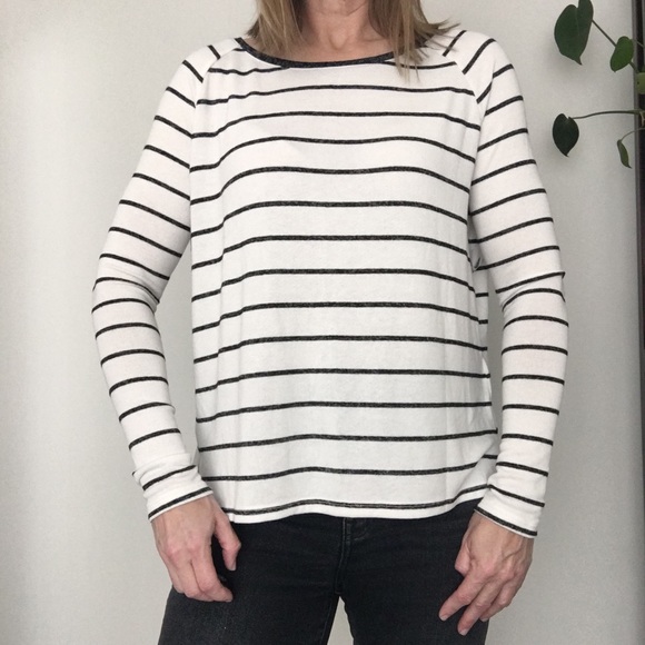3/$20 NWT Old Navy Luxe Striped Raglan Sleeve Tee, size Small 🖤 - Picture 4 of 12